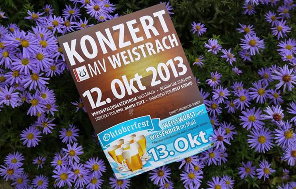 Photo von Konzert Flyer auf Blumenwiese