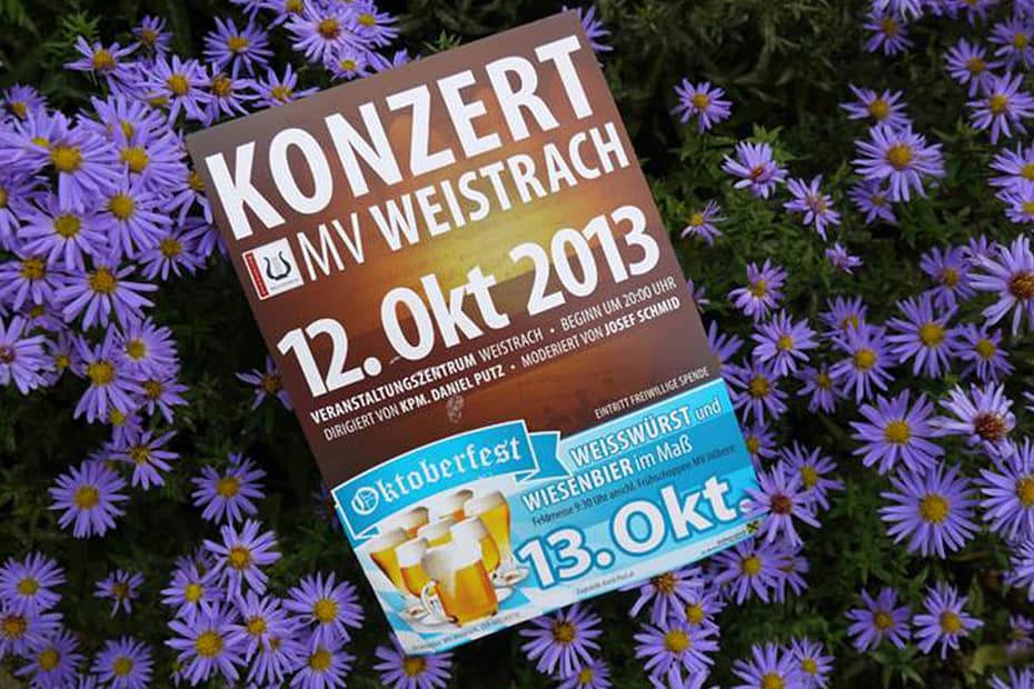 Photo von Konzert Flyer auf Blumenwiese